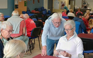 Notre président   à la table d'une élève 