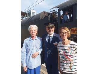 Le chef du train bien entouré ! ! !