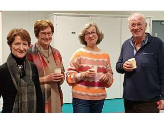 à gauche, Rolande BOUBAULT Adjointe au maire d'Olivet, déléguée aux solidarités et à la cohésion sociale, au centre , Michelle LE GUILLY,  membre de l'association locale et Christine MARTEAU , Présidente de l'AFM Téléthon d'Olivet 